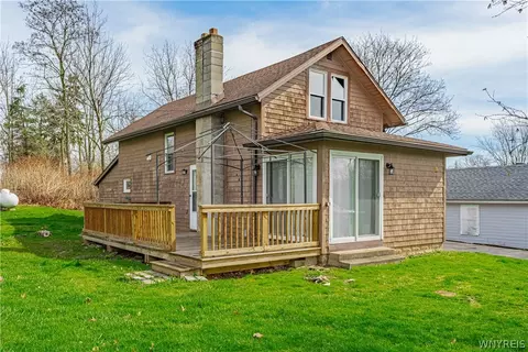 2378 Riverview Dr, Wilson, NY 14172