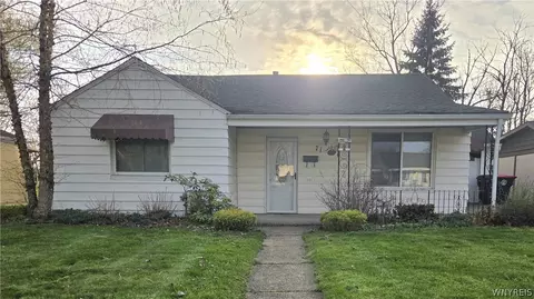 71 4th Ave, Lancaster, NY 14086