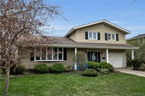 12 Joanie Ln, Amherst, NY 14228