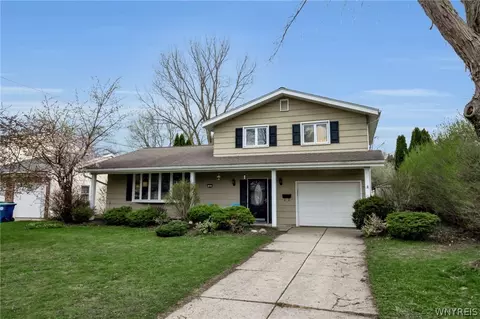 12 Joanie Ln, Amherst, NY 14228