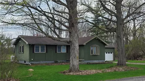 1768 Lewiston Rd, Alabama, NY 14013