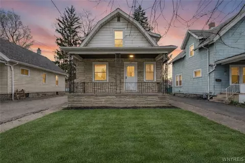 216 74th St, Niagara Falls, NY 14304