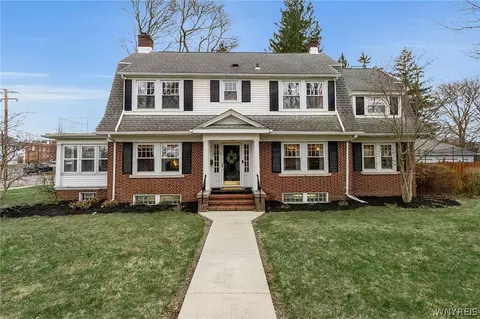 7 Harvard Pl, Orchard Park, NY 14127