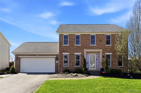 45 Summerfield Dr, Lancaster, NY 14086