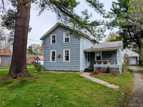 192 Oakwood Ave, Aurora, NY 14052