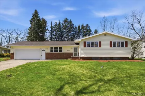 358 Brookwood Dr, Hamburg, NY 14075