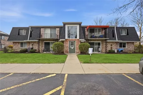130 Foxberry Dr #A, Getzville, NY 14068