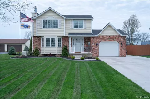 7182 Winbert Dr, Wheatfield, NY 14120