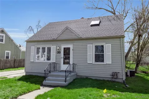 33 Tussing Ln, Tonawanda, NY 14150