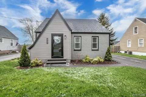 7117 Packard Rd, Niagara, NY 14304