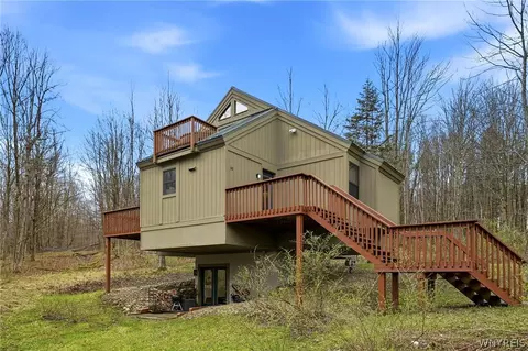 10 Abbott Hill Road Ext, Boston, NY 14025