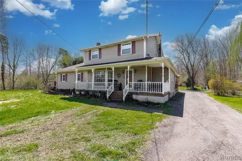 5458 Murphy Rd, Lockport, NY 14094