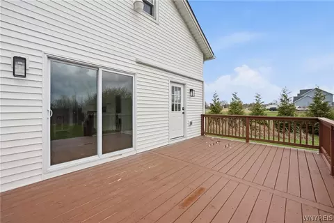 Exterior - 4350 Mapleton Rd, Pendleton, NY 14094 photo 3 of 6
