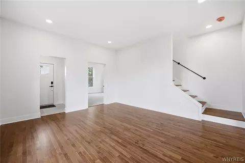 Living - 4350 Mapleton Rd, Pendleton, NY 14094 photo 3 of 4