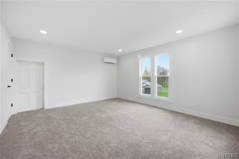 Bedroom - 4350 Mapleton Rd, Pendleton, NY 14094 photo 3 of 8