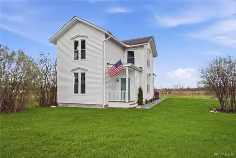 4350 Mapleton Rd, Pendleton, NY 14094