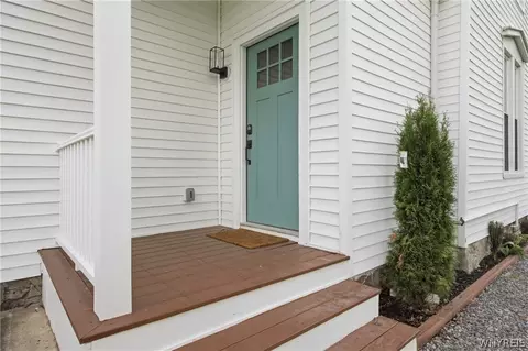 Exterior - 4350 Mapleton Rd, Pendleton, NY 14094 photo 4 of 6
