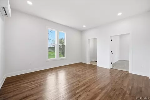 Living - 4350 Mapleton Rd, Pendleton, NY 14094 photo 2 of 4