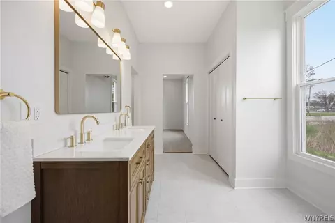 Bath - 4350 Mapleton Rd, Pendleton, NY 14094 photo 3 of 4