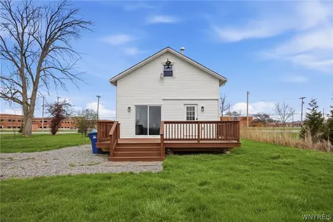 Exterior - 4350 Mapleton Rd, Pendleton, NY 14094 photo 2 of 6