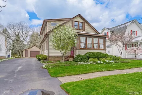 297 Pine St, Lockport, NY 14094