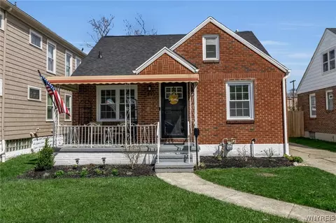 89 Concord Pl, Buffalo, NY 14226