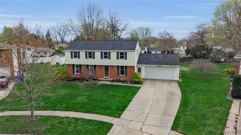 17 Fox Chapel Ct, Amherst, NY 14221