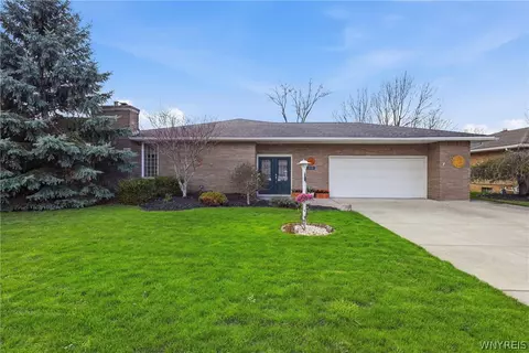 258 Fairways Blvd, Amherst, NY 14221