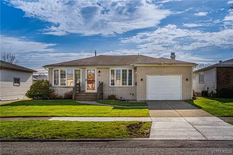 21 Grand Prix Dr, Cheektowaga, NY 14227