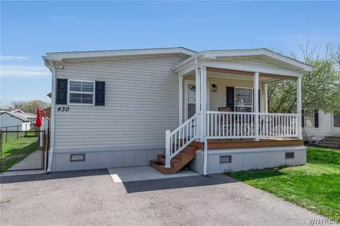430 Chestnut Rd, Lockport, NY 14094