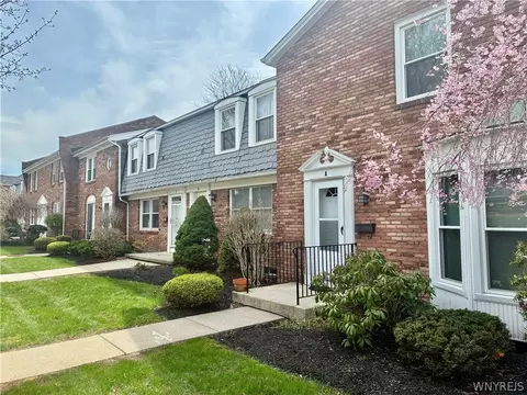 40 Hamlin Sq #B, Amherst, NY 14221