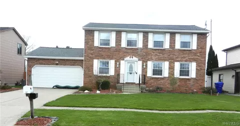 62 Deer Chase Rd, West Seneca, NY 14224