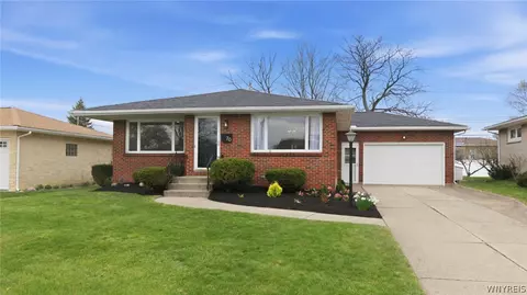 70 Mckenzie Ct, Cheektowaga, NY 14227