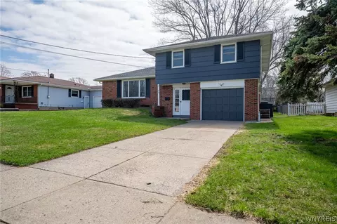 69 Laurelton Dr, West Seneca, NY 14224