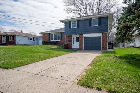69 Laurelton Dr, West Seneca, NY 14224