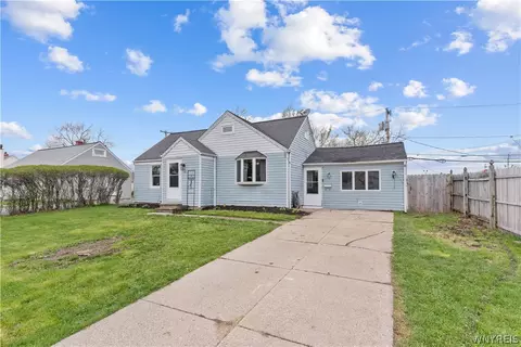 17 Violet Ave, Amherst, NY 14226