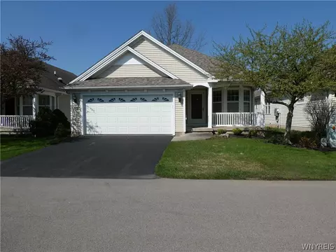 17 Parwood Trl, Depew, NY 14043