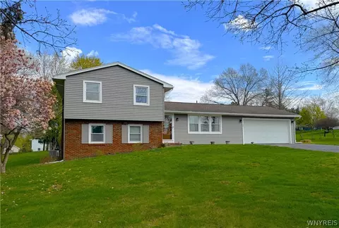 24 Dahlia Dr, Perinton, NY 14450