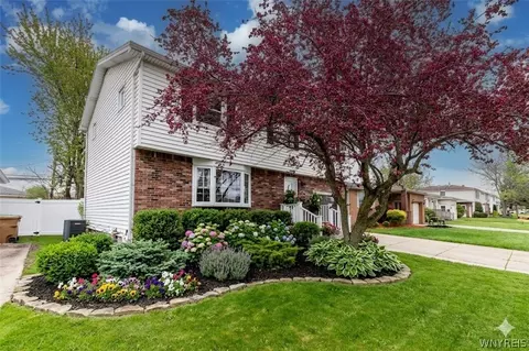13 Grand Prix Dr, Cheektowaga, NY 14227