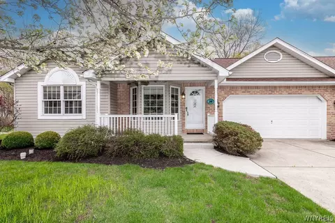 38 Cobblestone Ln, Amherst, NY 14221