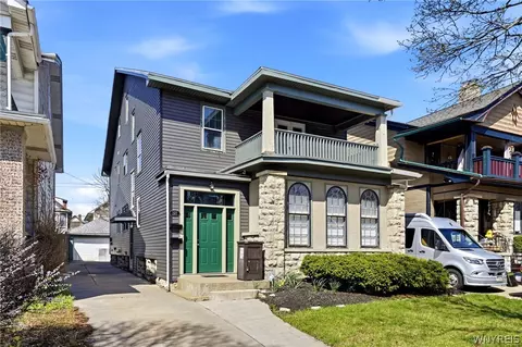 121 Fordham Dr, Buffalo, NY 14216