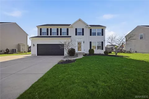 64 Park Ln, Grand Island, NY 14072