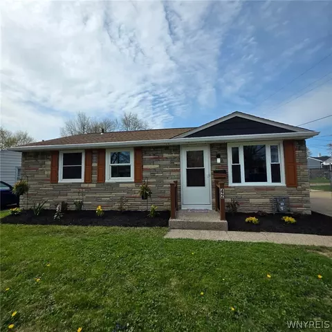 42 Glendale Ln, Cheektowaga, NY 14225