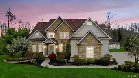 35 Worthington Ln, Lancaster, NY 14086