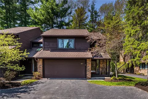 182 Breezewood Cmn, East Amherst, NY 14051