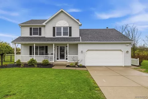67 Island Park Dr, Grand Island, NY 14072