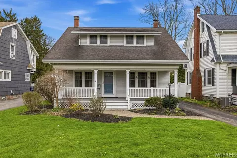 633 Locust St, Lockport, NY 14094