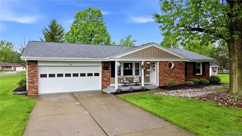 4 Woodward Ct, West Seneca, NY 14224