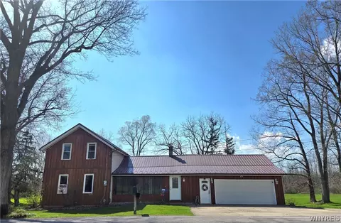 8984 Lovers Lane Rd, Pembroke, NY 14036