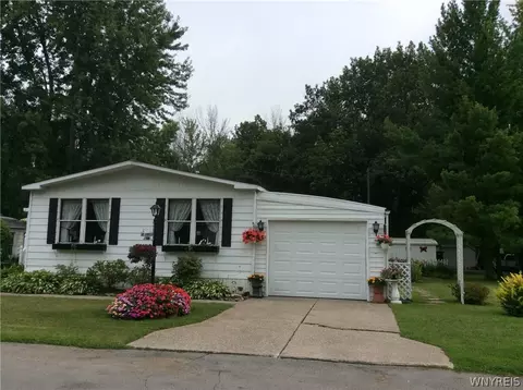 64 Aspen St, Newstead, NY 14001